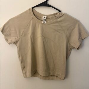 EUC Lululemon Swifty Tech Cropped Shirt Sleeve 2.0 Size 6